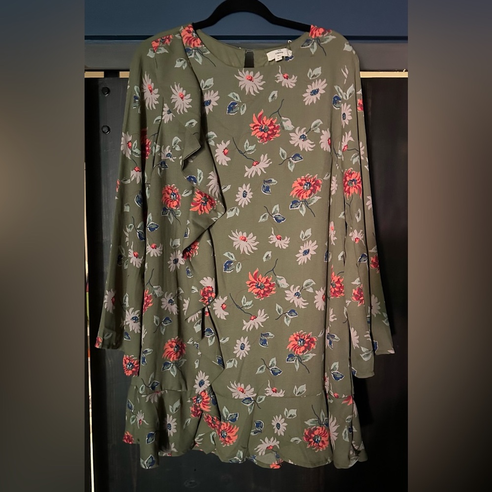 NWT Entro Lg floral dress, 100% polyester, long sleeves, hand wash, line dry